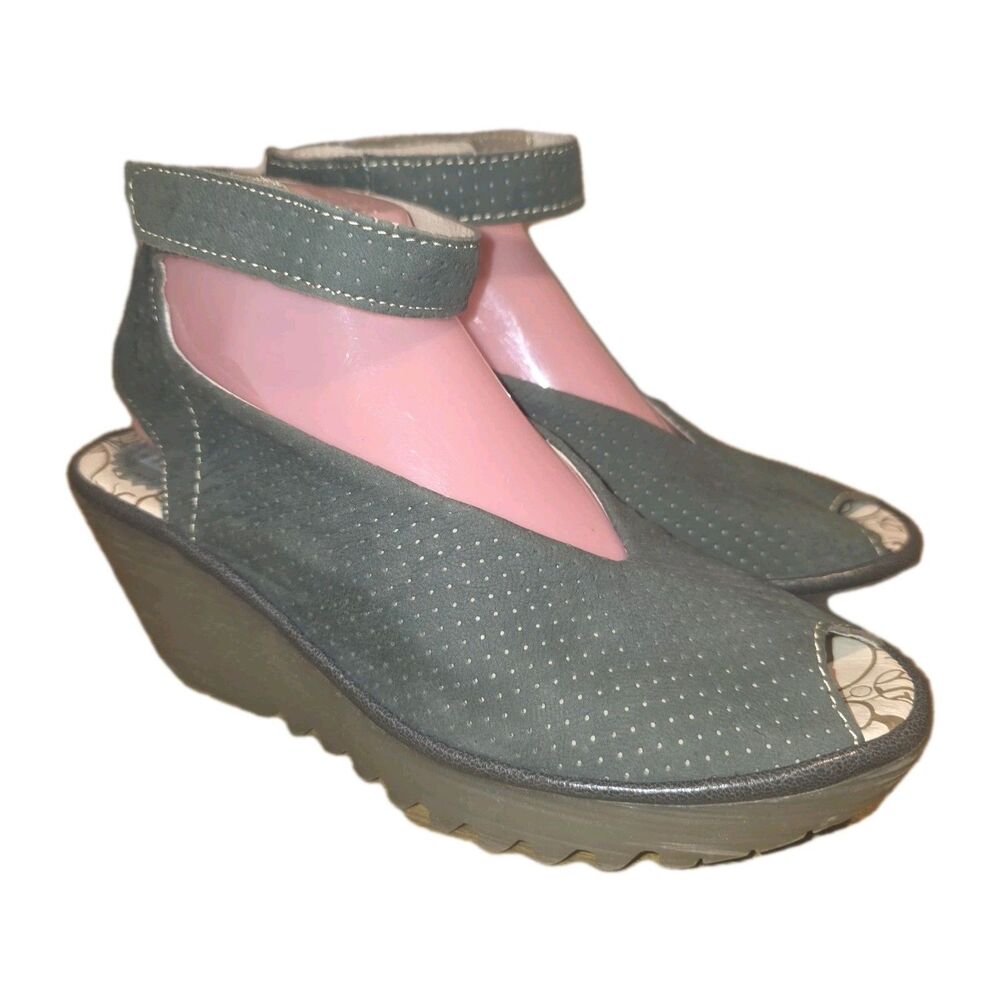 FLY LONDON YALA Sz 7.5/8 Gray Leather Perforated Peep-Toe Wedge Logo Sandals